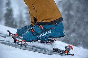 Lange XT3 ski boot (skinning with tech bindings)